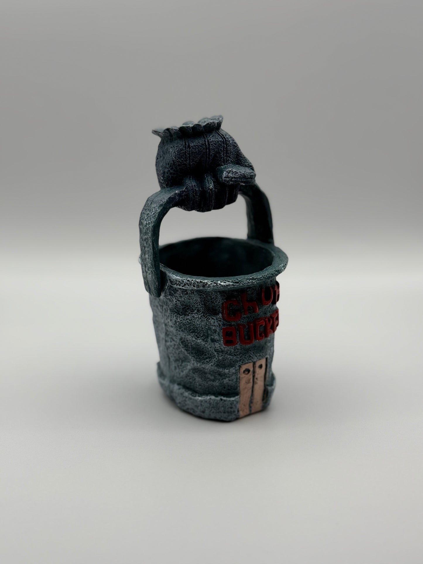 „Bucket House“ Aquarium-Dekoration aus Resin – Cartoon-Stil